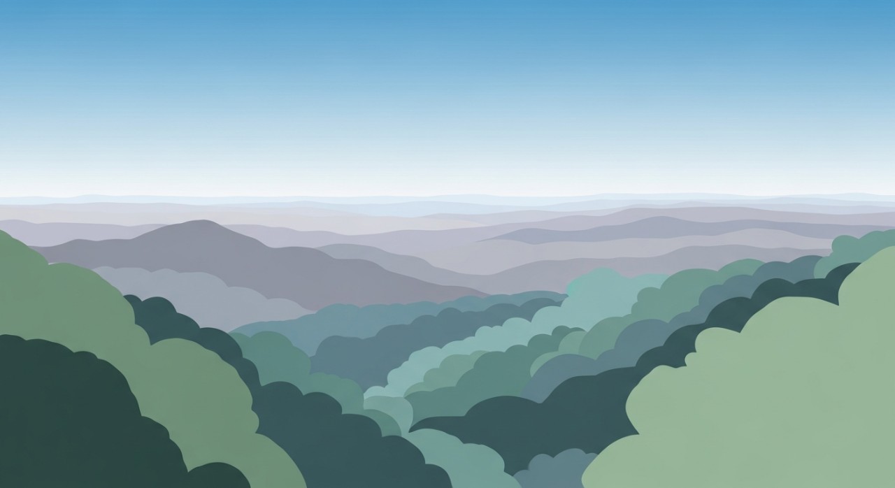 Pemandangan panorama hutan hujan tropika dan bukit-bukit dari puncak Gunung Ayam.